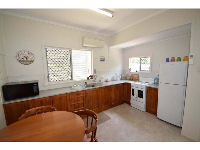 13 Adelaide Street, Esk QLD 4312
