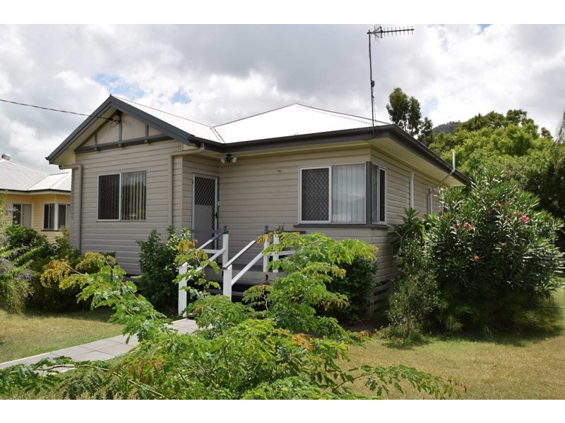 13 Adelaide Street, Esk QLD 4312