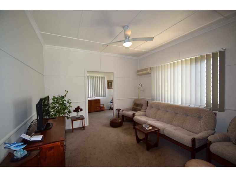 13 Adelaide Street, Esk QLD 4312