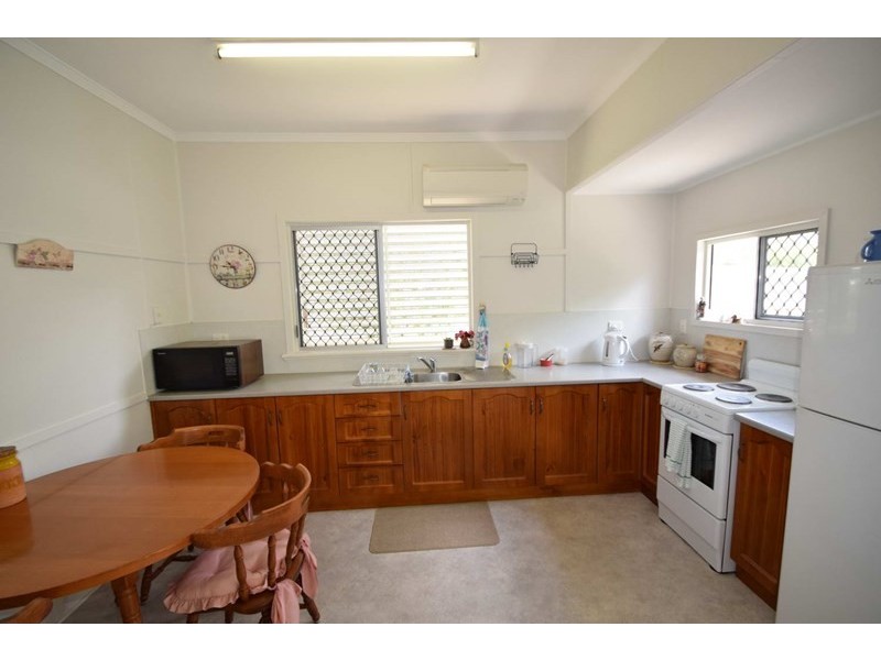 13 Adelaide Street, Esk QLD 4312