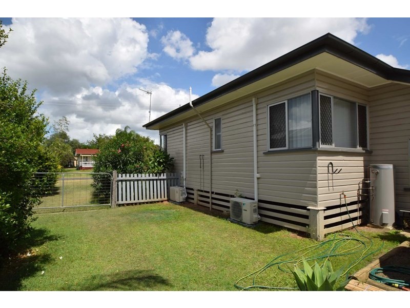 13 Adelaide Street, Esk QLD 4312