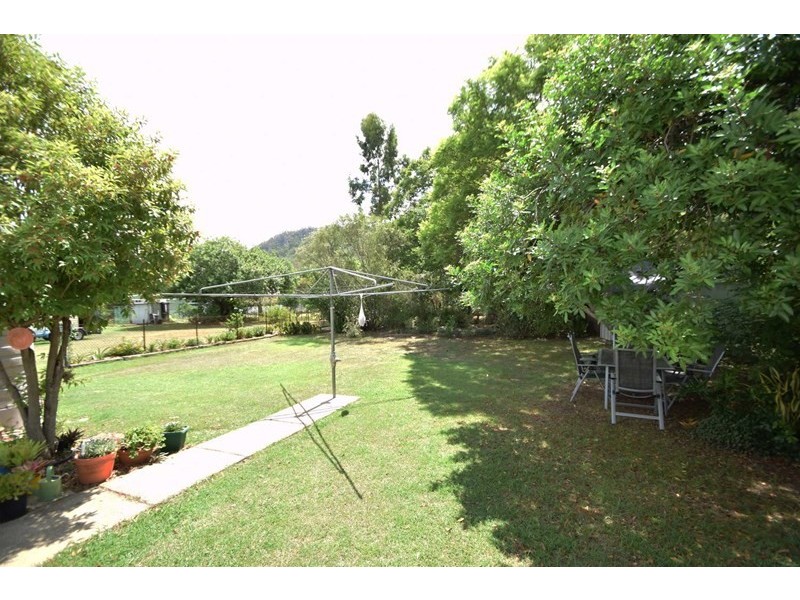 13 Adelaide Street, Esk QLD 4312