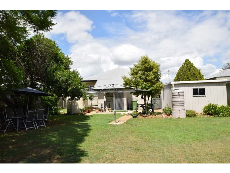 13 Adelaide Street, Esk QLD 4312