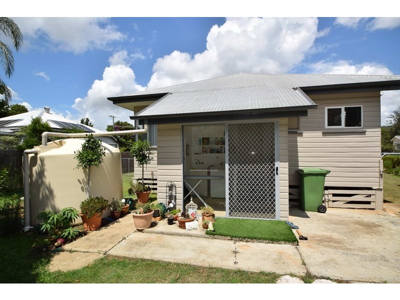 13 Adelaide Street, Esk QLD 4312