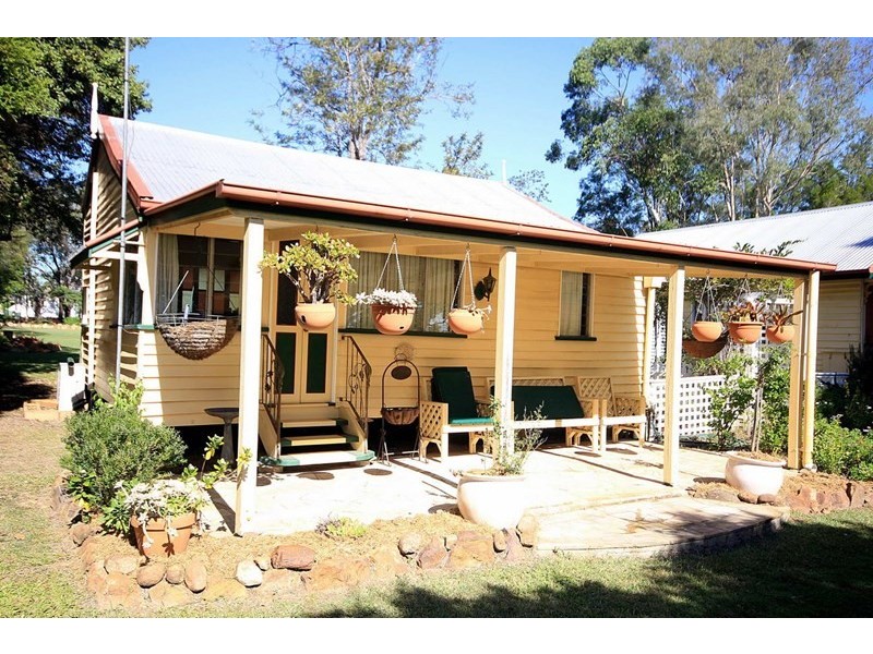 22 Ann Street, Esk QLD 4312