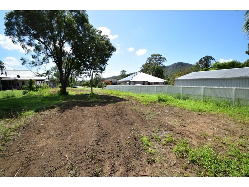 12 Elizabeth Street, Esk QLD 4312