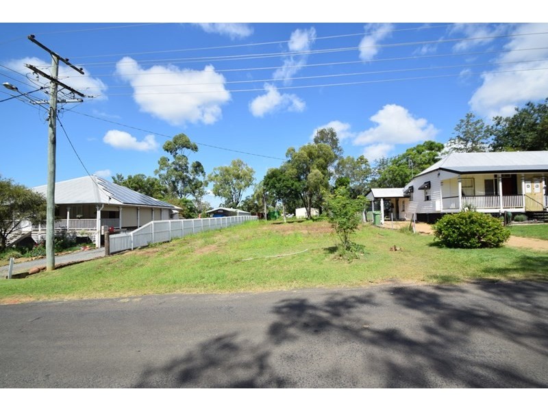 12 Elizabeth Street, Esk QLD 4312