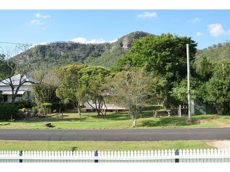 26 Russell Street, Esk QLD 4312