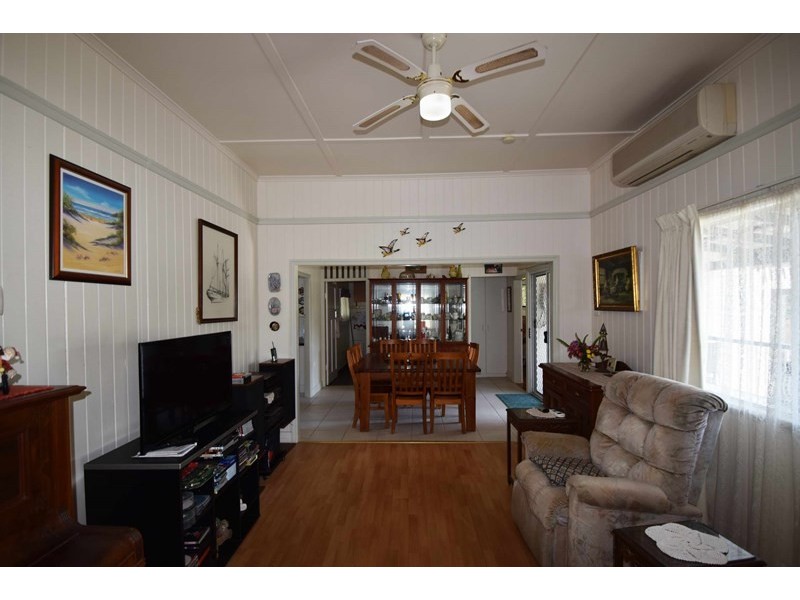 26 Russell Street, Esk QLD 4312