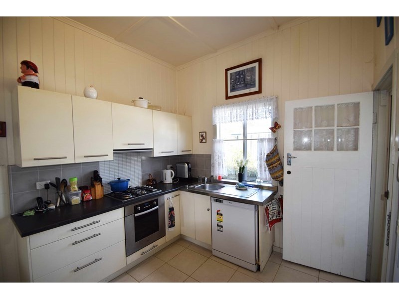 26 Russell Street, Esk QLD 4312