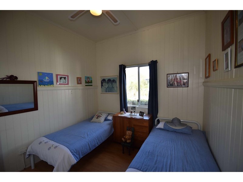 26 Russell Street, Esk QLD 4312