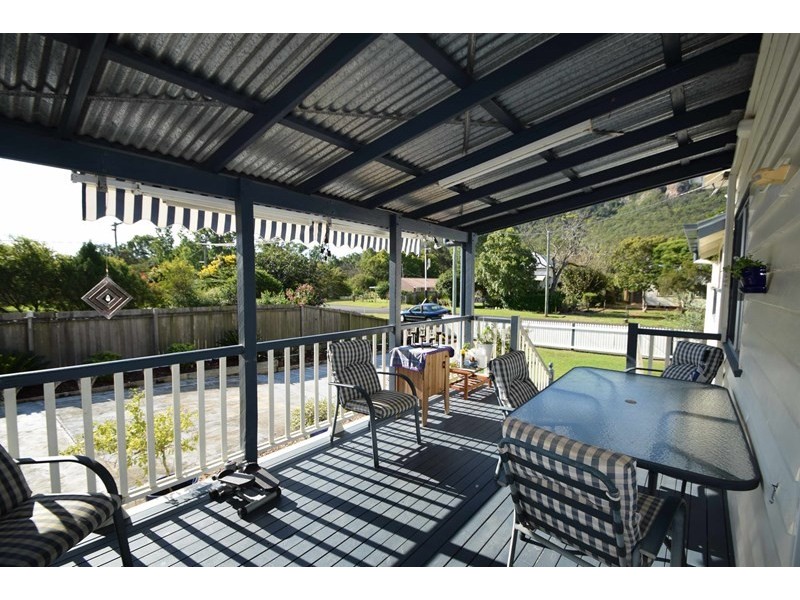 26 Russell Street, Esk QLD 4312