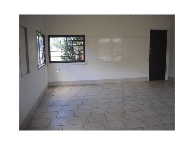 Shop 2 130 Ipswich Street, Esk QLD 4312