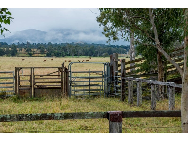 1458 Neurum Road, Mount Archer QLD 4514