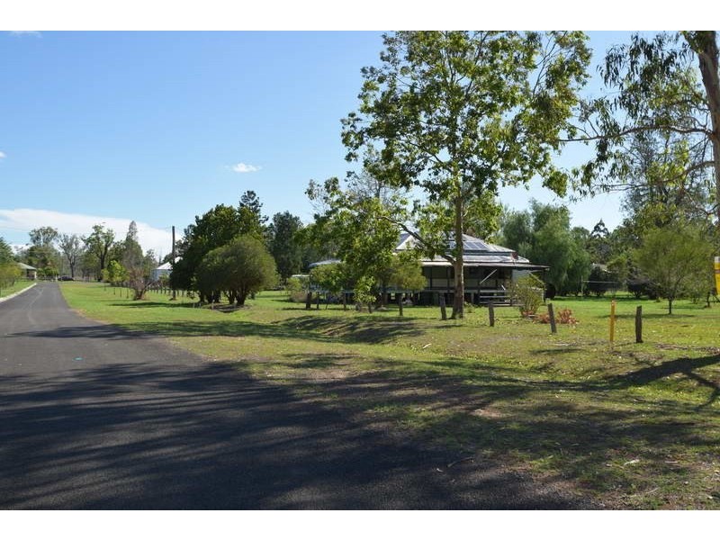 13 Short Street, Esk QLD 4312