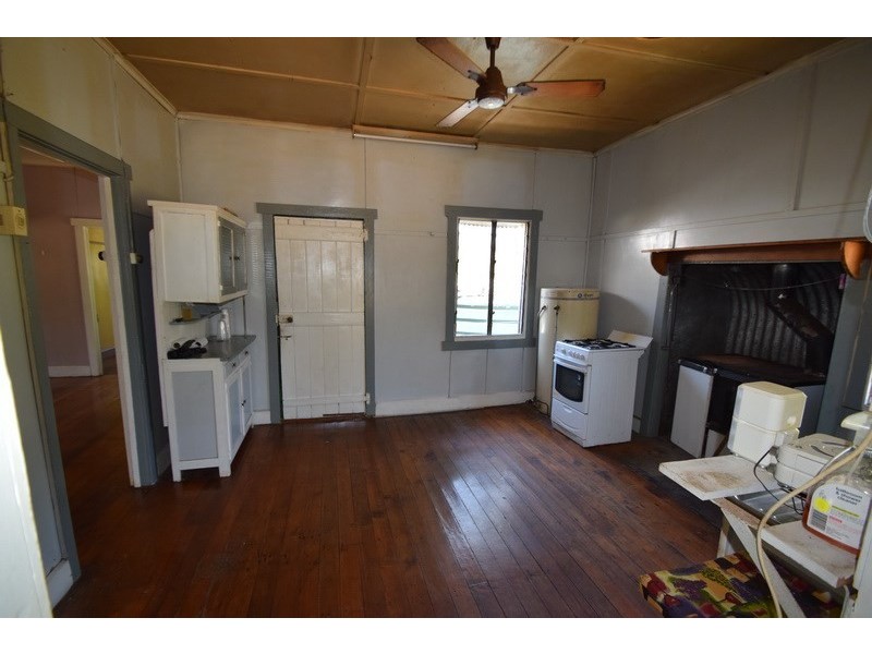 13 Short Street, Esk QLD 4312