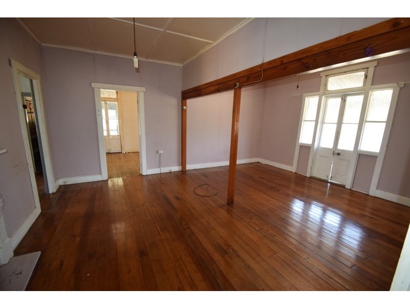 13 Short Street, Esk QLD 4312