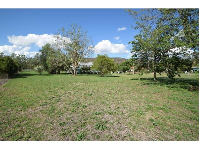 13 Short Street, Esk QLD 4312