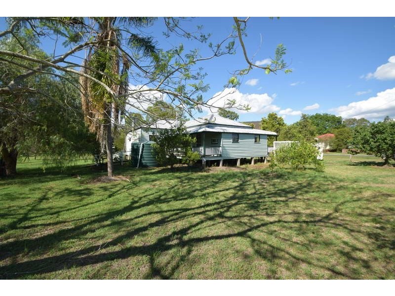 13 Short Street, Esk QLD 4312