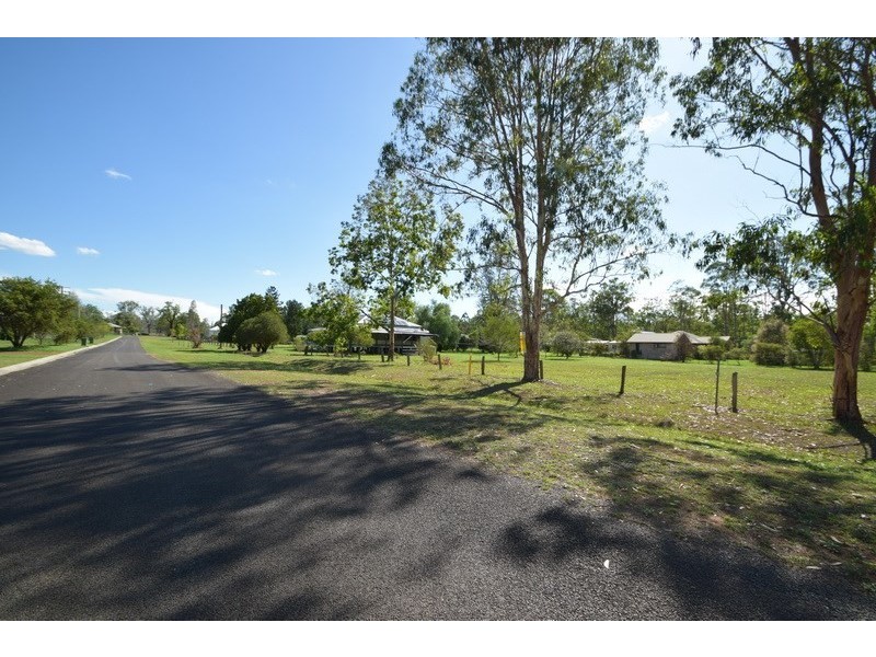 13 Short Street, Esk QLD 4312