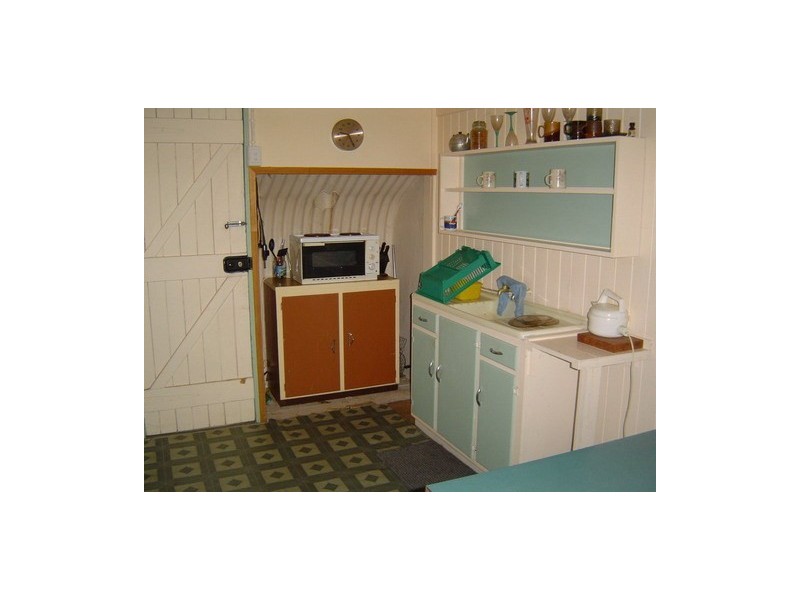 8 First Avenue, Somerset Dam QLD 4312