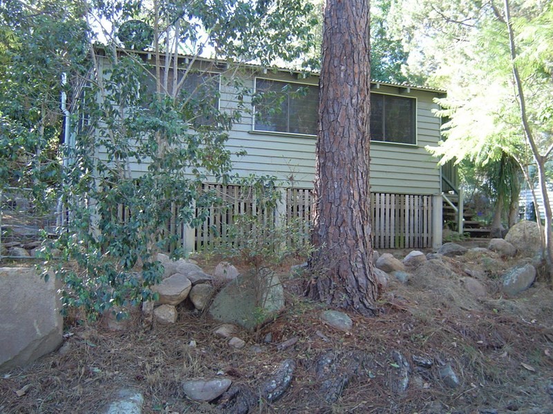 8 First Avenue, Somerset Dam QLD 4312