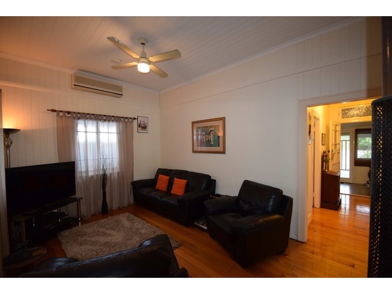 16 Creek Street, Esk QLD 4312