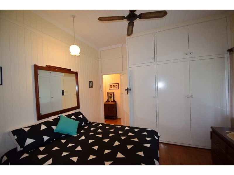 16 Creek Street, Esk QLD 4312