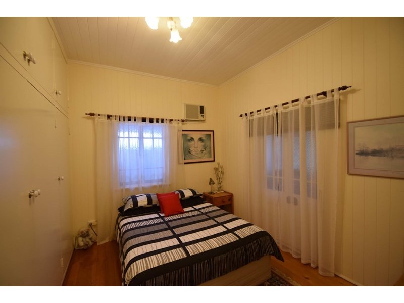 16 Creek Street, Esk QLD 4312