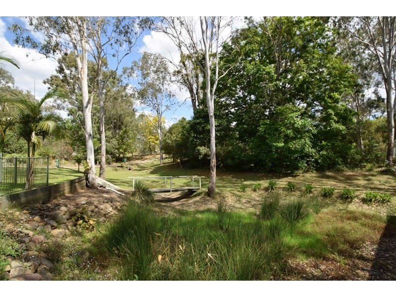 16 Creek Street, Esk QLD 4312