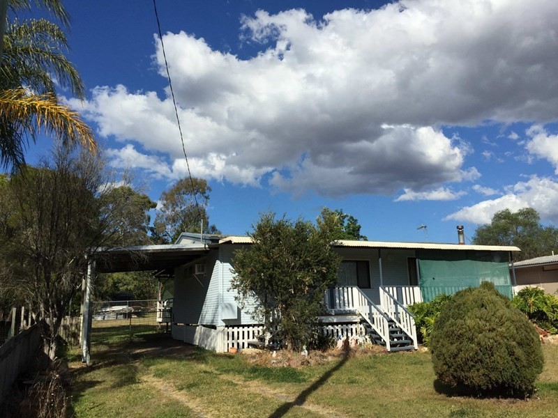 16 Short Street, Esk QLD 4312