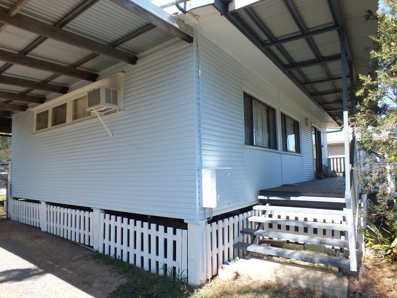 16 Short Street, Esk QLD 4312