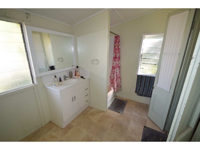 7 Adelaide Street, Esk QLD 4312