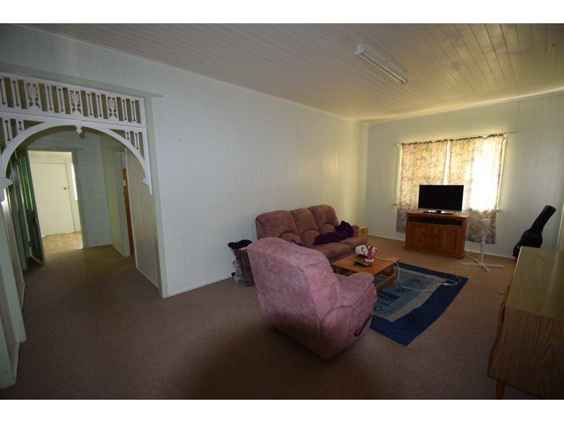 7 Adelaide Street, Esk QLD 4312