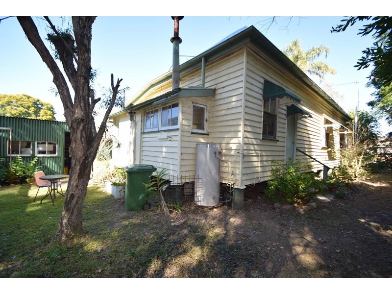 7 Adelaide Street, Esk QLD 4312