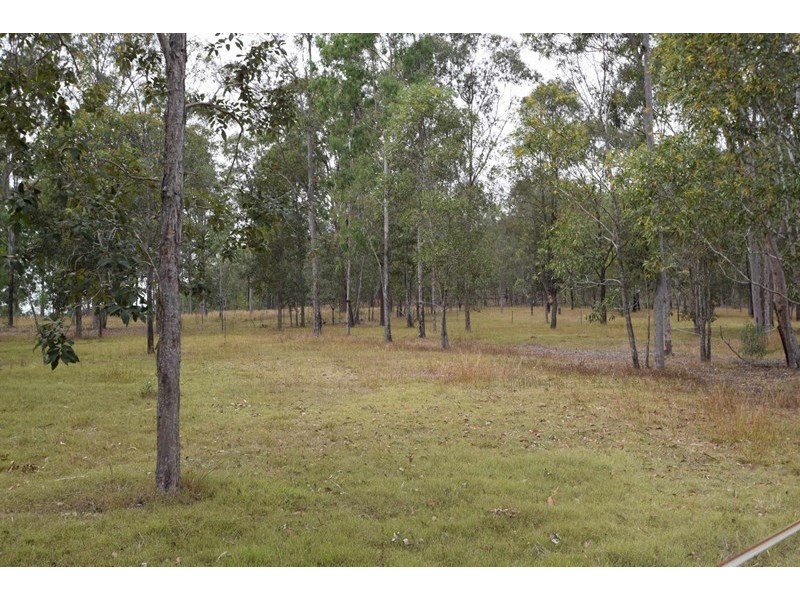 69 Pine Crescent, Esk QLD 4312