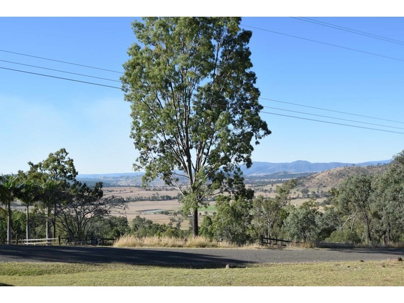 114 Lakeview Drive, Esk QLD 4312