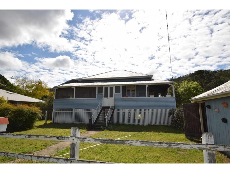 17 Russell Street, Esk QLD 4312
