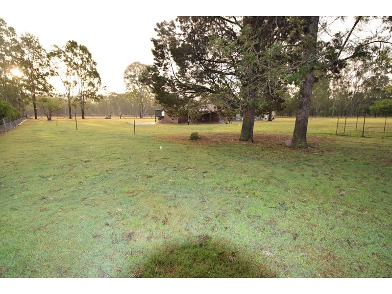 106 Dunlop Road, Esk QLD 4312