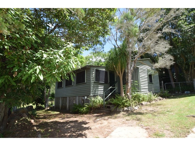 8 First Avenue, Somerset Dam QLD 4312