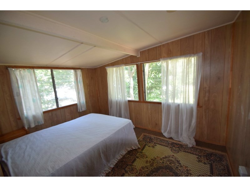 8 First Avenue, Somerset Dam QLD 4312