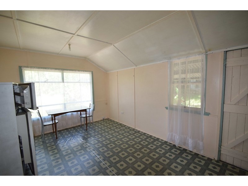 8 First Avenue, Somerset Dam QLD 4312