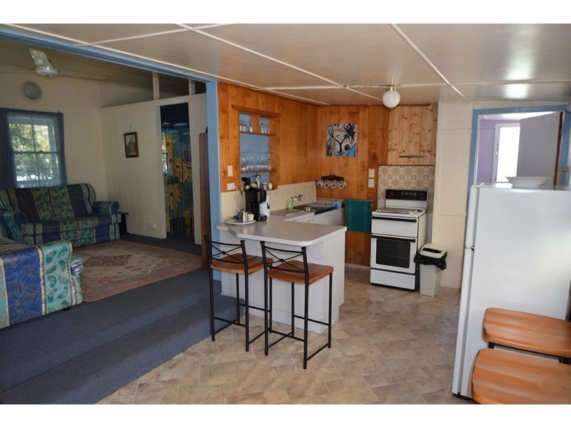 8 Second Avenue, Somerset Dam QLD 4312