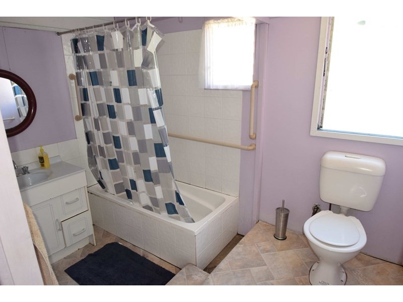 8 Second Avenue, Somerset Dam QLD 4312