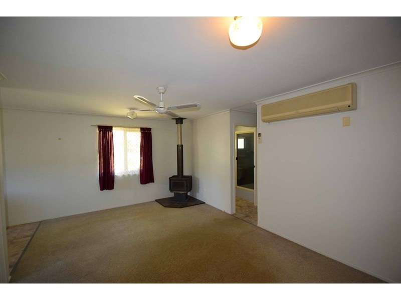 21 Down Street, Esk QLD 4312