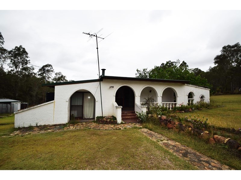 91 Pine Crescent, Esk QLD 4312