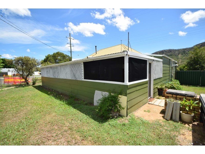238 Ipswich Street, Esk QLD 4312