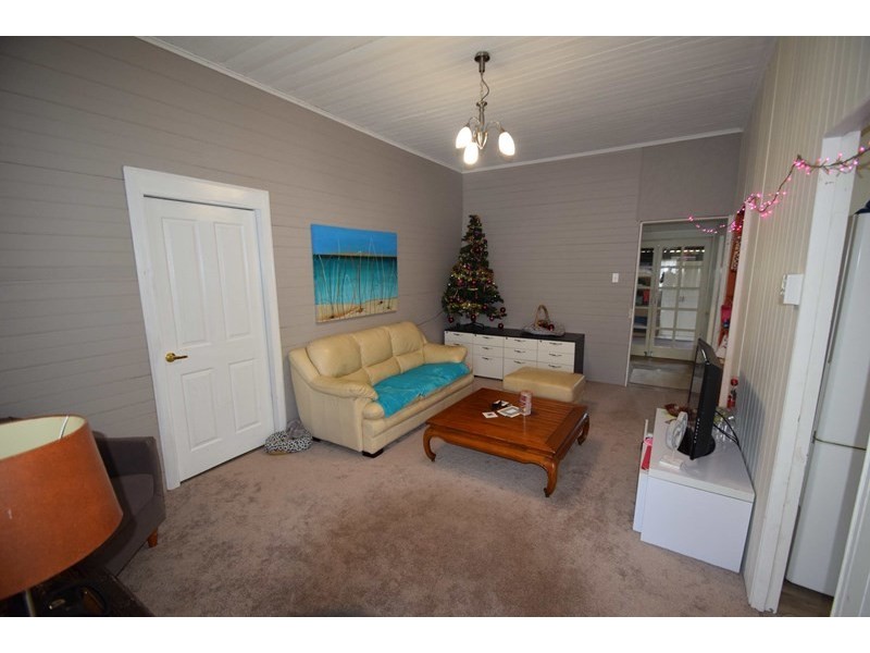 238 Ipswich Street, Esk QLD 4312