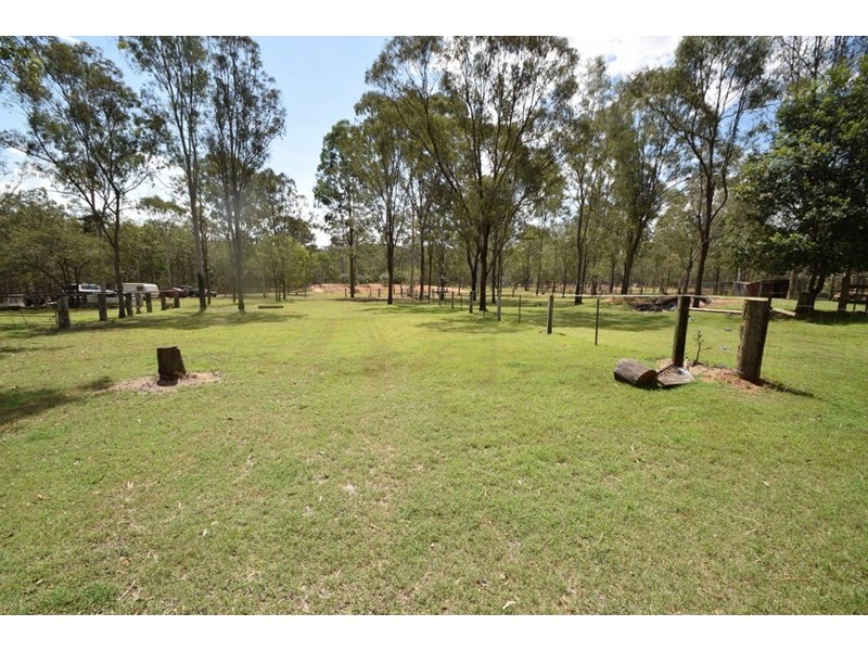 122 Pine Crescent, Esk QLD 4312