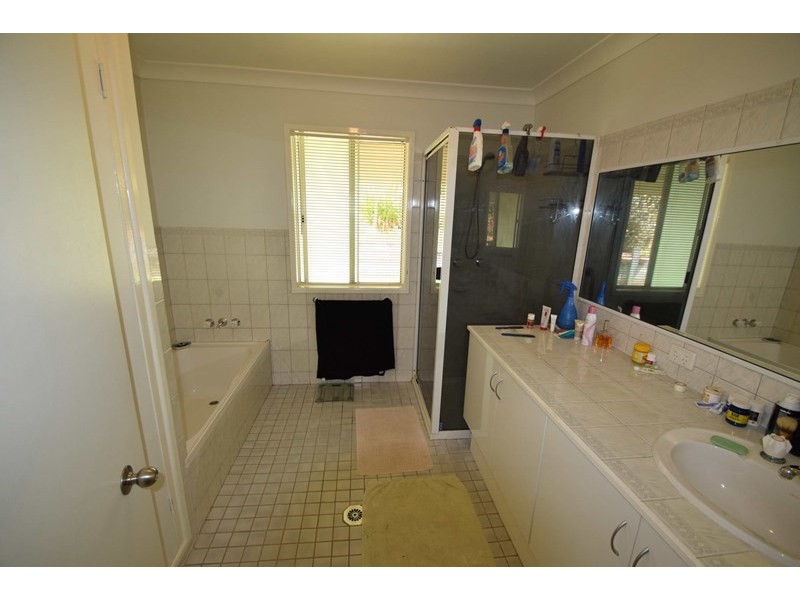 122 Pine Crescent, Esk QLD 4312